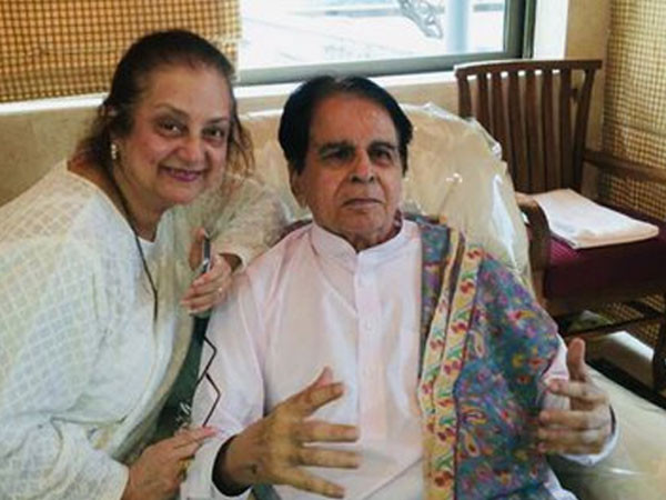 Saira Banuâs special way to thank everyone for Dilip Kumarâs state funeral  