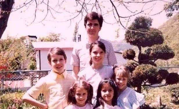 Katrina Kaif Family Picture