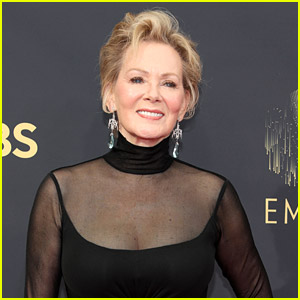 Jean Smart Wins Lead Comedy Actress at Emmys; Pays Tribute To Late Husband in Speech