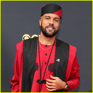 O-T Fagbenle Wears a Modern Agbada at the Emmys 2021