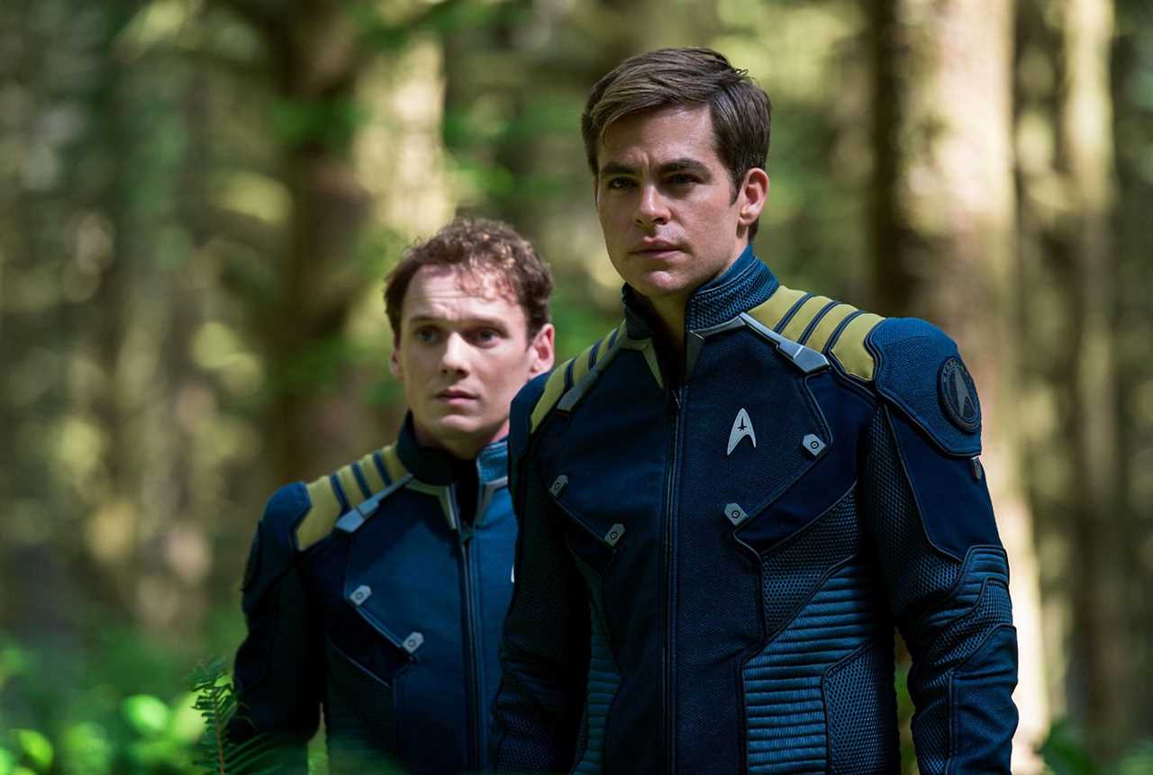 Paramount Reportedly Wants Chris Pine To Cross Over Into Star Trek TV Shows