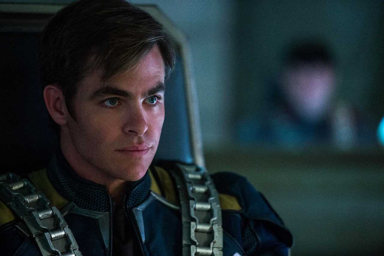 Paramount Reportedly Wants Chris Pine To Cross Over Into Star Trek TV Shows