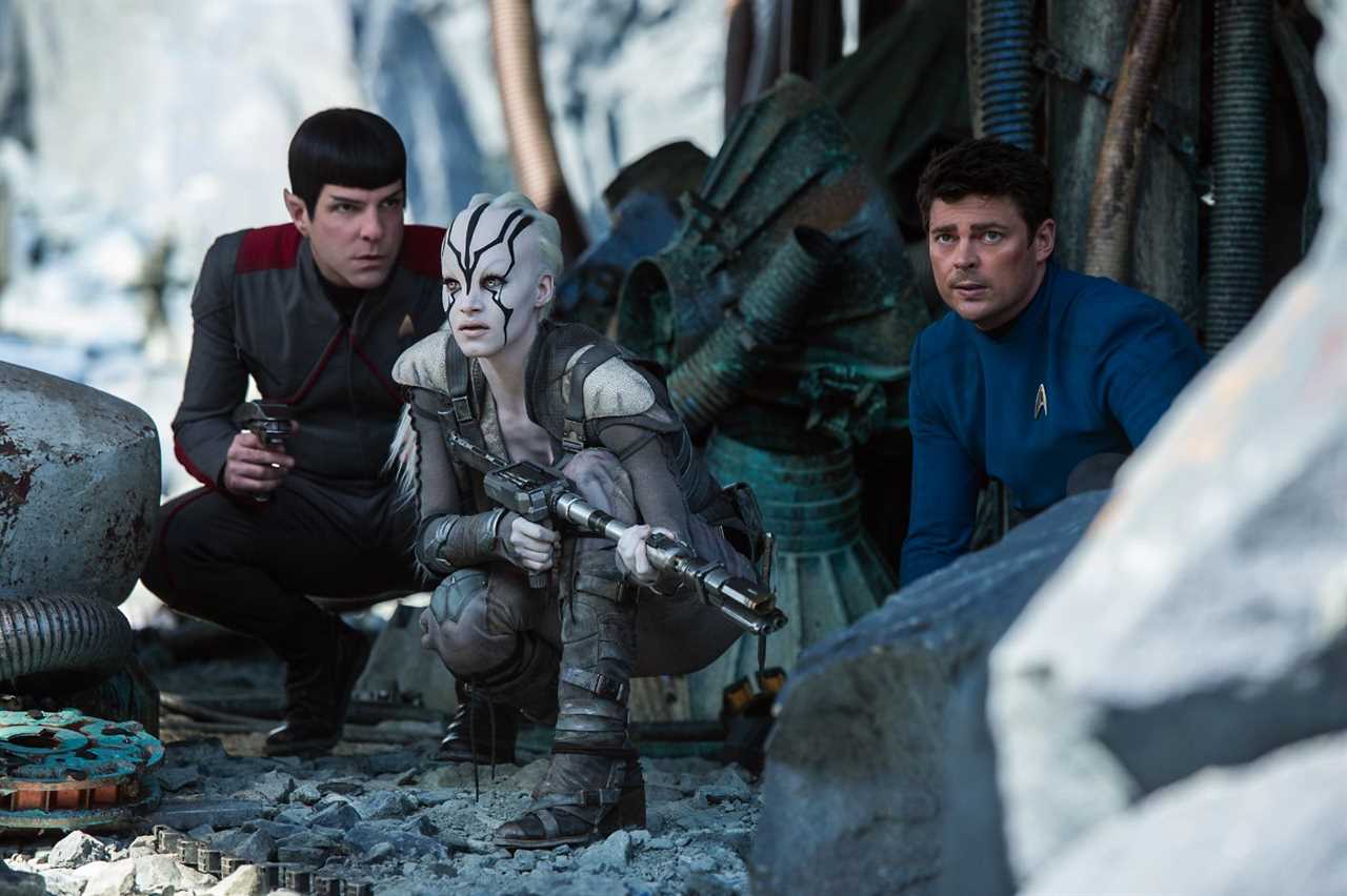 Paramount Reportedly Wants Chris Pine To Cross Over Into Star Trek TV Shows