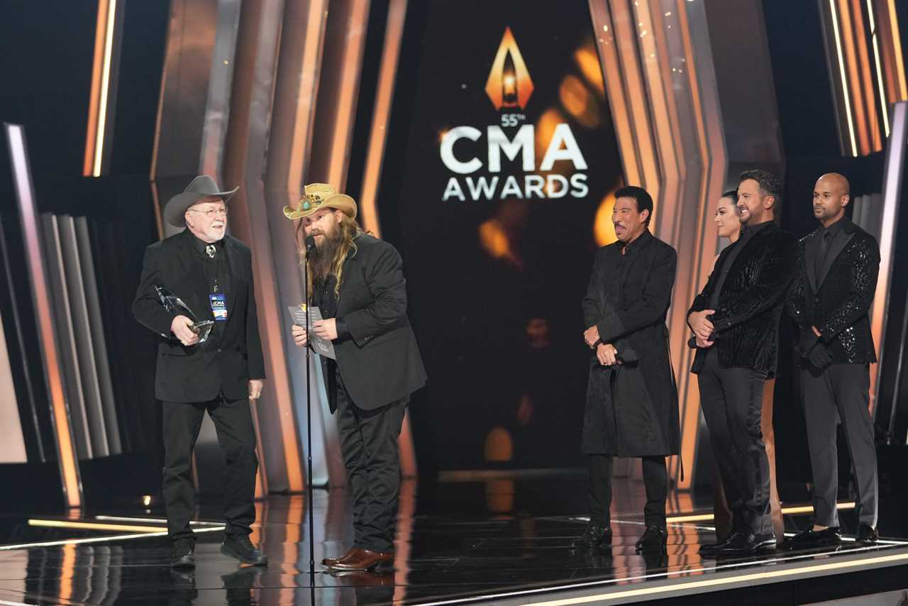 CMA Awards Recap: Big Night For Stapleton, Combs, & Pearce, Among Others