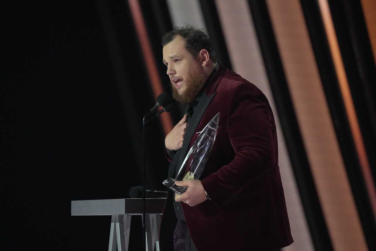 CMA Awards Recap: Big Night For Stapleton, Combs, & Pearce, Among Others