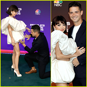 Sarah Hyland Shows Off Chic New Hairstyle at People's Choice Awards 2021 With Wells Adams