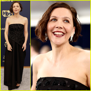 Maggie Gyllenhaal Looks So Happy at SAG Awards 2022