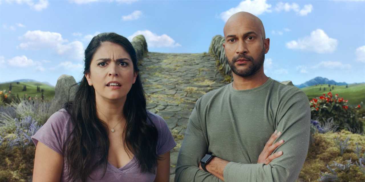 Schmigadoon Review: Cecily Strong Musical Comedy a Unique Triumph