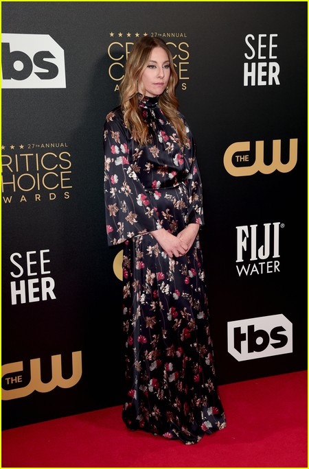 Este Haim (Licorice Pizza) on the Critics Choice red carpet