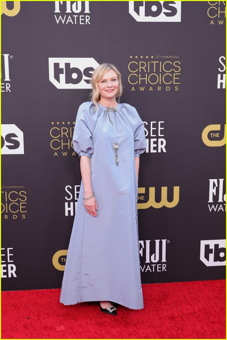 Kirsten Dunst (The Power of the Dog) on the Critics Choice red carpet