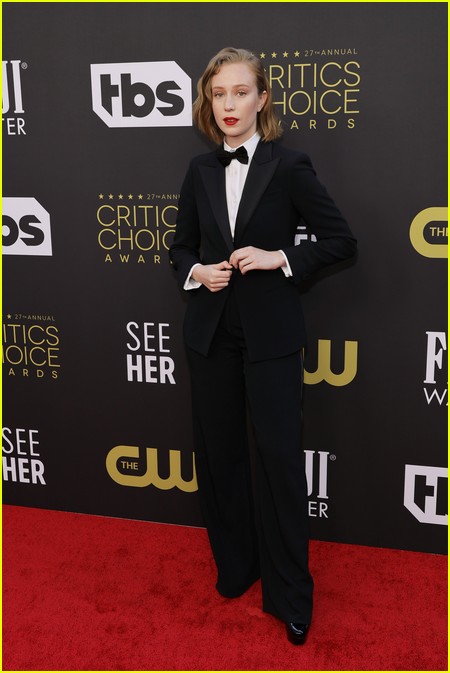 Hannah Einbinder (Hacks) on the Critics Choice red carpet