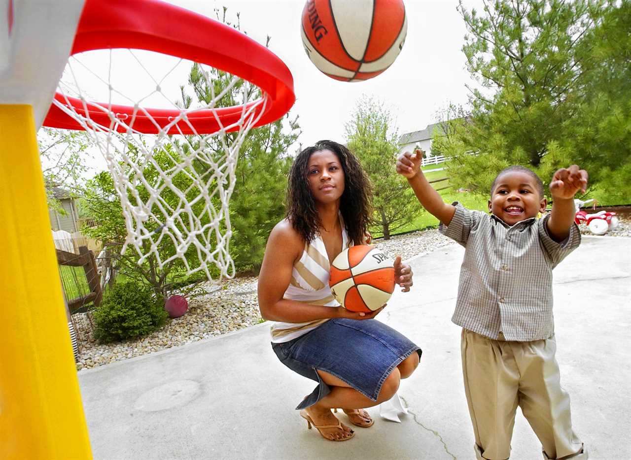 Notre Dame coach Niele Ivey paved the way for her son Jaden’s basketball stardom Ivey and her son, a star guard at Purdue, will lead their respective teams in the men’s and women’s NCAA tournaments