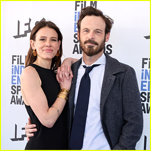 Sosie Bacon & Scoot McNairy Couple Up at Spirit Awards 2022!