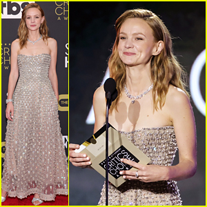 Carey Mulligan Roasts the Best Actor Nominees While Presenting the Award at Critics Choice 2022