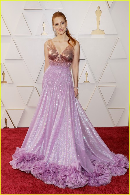 The Eyes of Tammy Faye’s Jessica Chastain on the Oscars 2022 red carpet