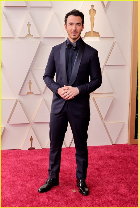 Kevin Jonas on the Oscars 2022 red carpet