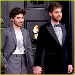 Grammys 2022 Performer Ben Platt Holds Hands with Boyfriend Noah Galvin on Red Carpet!