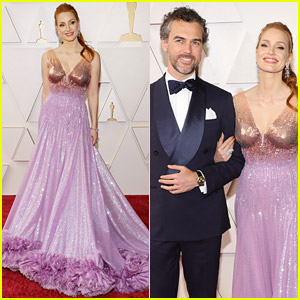 Jessica Chastain Made It To The 2022 Oscars Red Carpet After All!