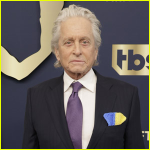 Michael Douglas Shows His Support for Ukraine at SAG Awards 2022