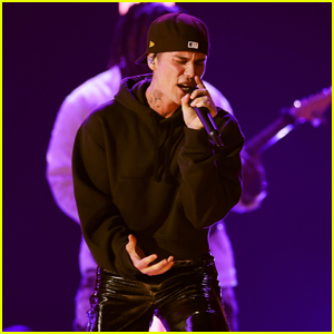 Justin Bieber Performs Nominated Song 'Peaches' at Grammys 2022