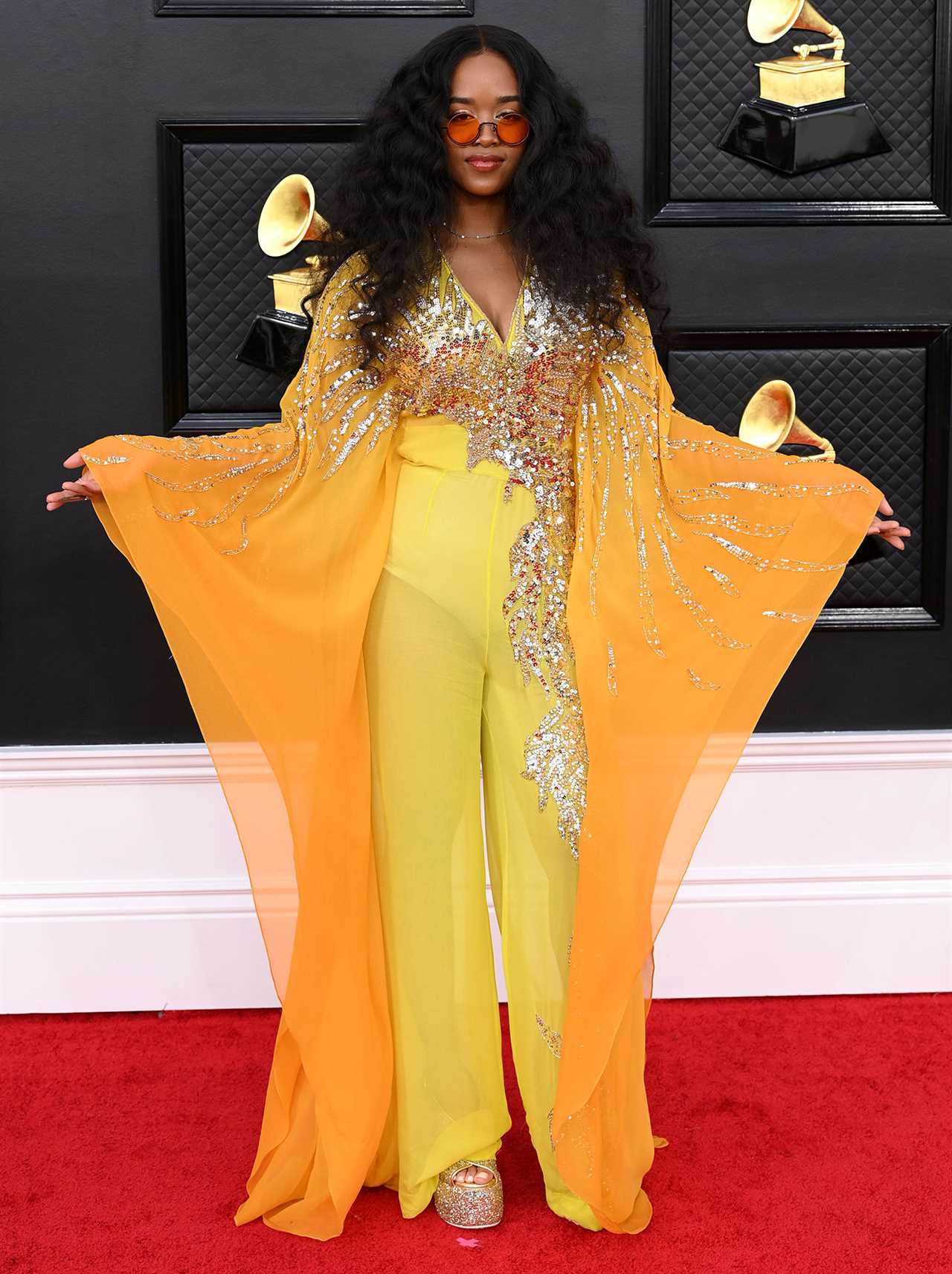 Top 5 Best Dressed Stars At The Grammy Awards — Watch