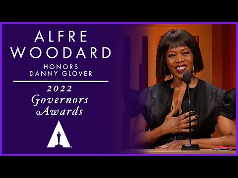 Alfre Woodard honors Danny Glover at the 2022 Governors Awards