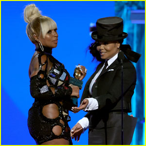 Janet Jackson Honors Mary J. Blige with Icon Award at Billboard Music Awards 2022