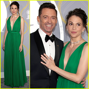 Hugh Jackman & Sutton Foster Walk Tony Awards 2022 Red Carpet Ahead of 'The Music Man' Performance!