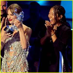 Here's Who Taylor Swift Is Sitting Next to at VMAs 2022!