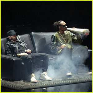 Eminem & Snoop Dogg Smoke Giant Fake Joint While Performing 'From the D 2 the LBC' at MTV VMAs 2022 - Watch!