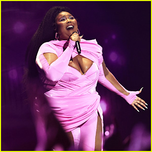 Lizzo Performs Her New Song '2 Be Loved' at MTV VMAs 2022 - Watch Video Now!