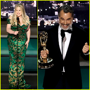 Jennifer Coolidge Dances to Play-Off Music During Hilarious Emmys Acceptance Speech