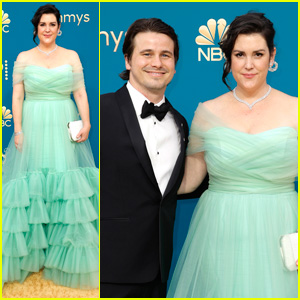 Melanie Lynskey Couples Up with Husband Jason Ritter for the Emmys 2022