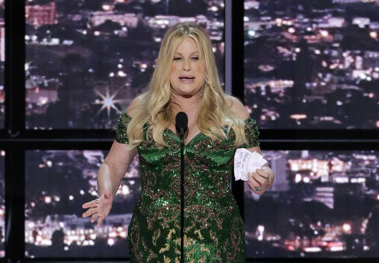 Jennifer Coolidge wins Best Supporting Actress Emmy for