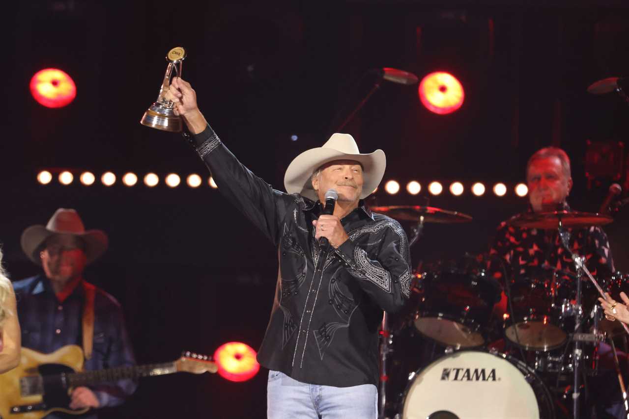 The 56th CMA Awards Embraces Its Roots For A Night Of Great Music