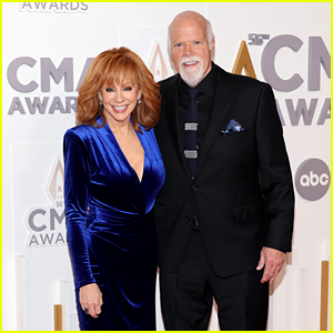 Reba McEntire Gets Boyfriend Rex Linn's Support at CMA Awards 2022 Ahead of Her Multiple Performances