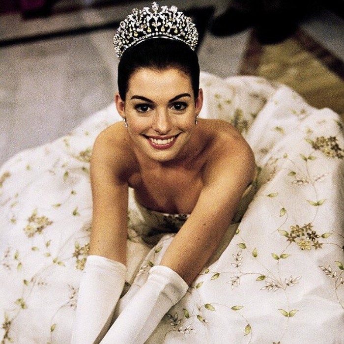 A Timeless Beauty: Anne Hathaway Reminds Us Her Evident Beauty in Her Classic Films