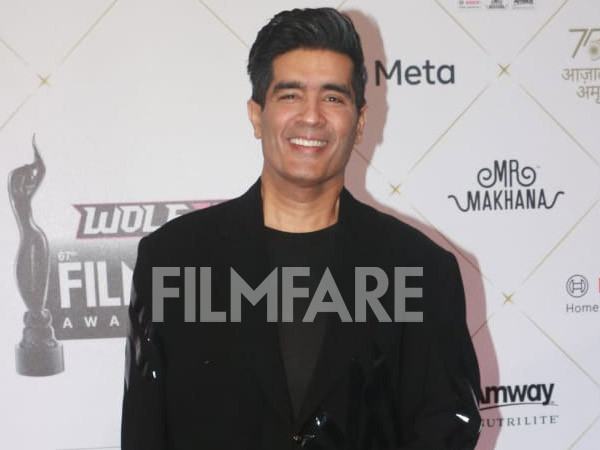 Wolf777news Filmfare Awards 2022: Manish Malhotra looks as suave as ever as he walks the red carpet 