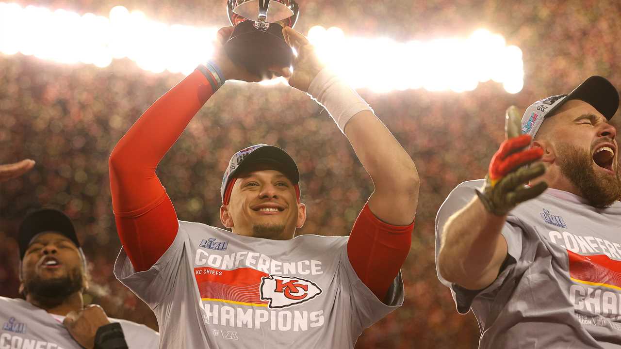 Super Bowl: Warren Moon thinks he won’t be the lone Black quarterback in Hall of Fame for long He makes the case for passers like Patrick Mahomes, Randall Cunningham, Michael Vick and Donovan McNabb to join him