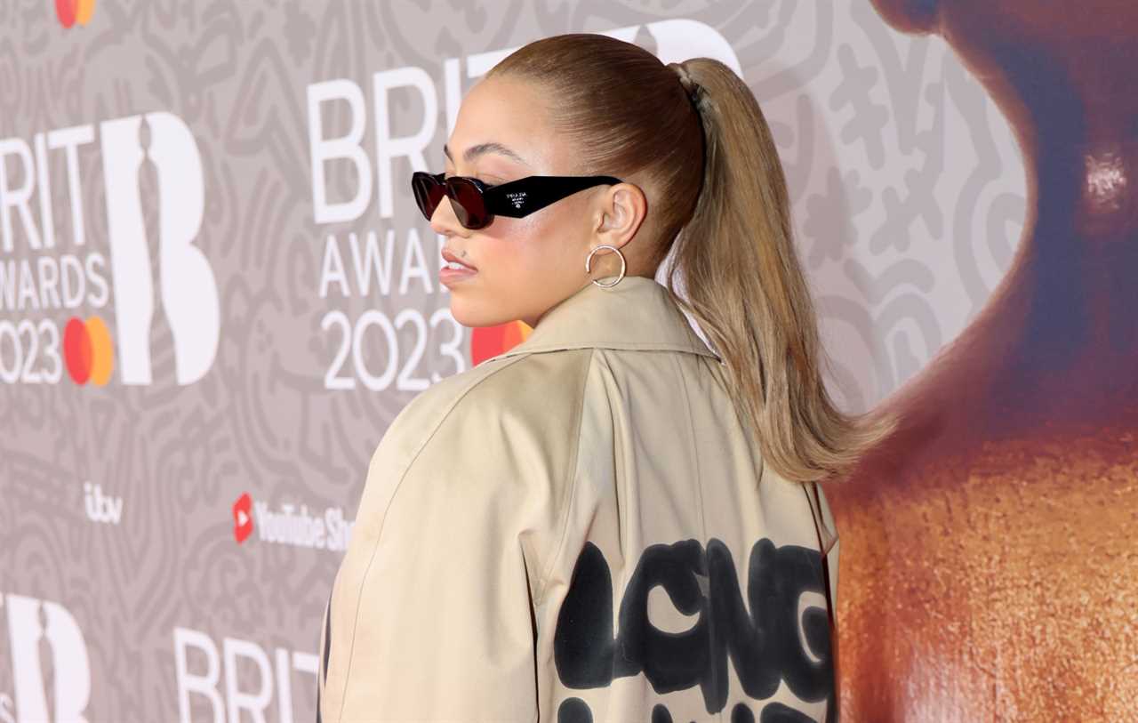 Mahalia attends BRITs in 'Long Live R&B' coat