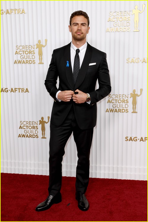 The White Lotus’ Theo James at the SAG Awards 2023
