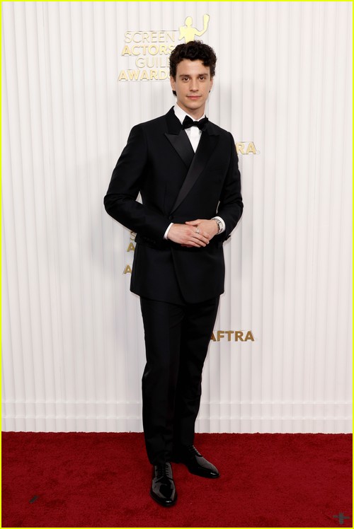 The White Lotus’ Adam DiMarco at the SAG Awards 2023
