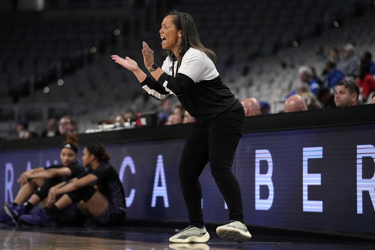 Black coaches to watch in the NCAA women’s tournament Rising star Alex Simmons, Dawn Staley and Kenny Brooks are among the coaches to know on 11 teams