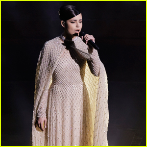 Sofia Carson & Diane Warren Kick Off Oscars 2023 Performances with 'Applause' (Watch)