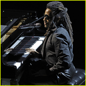 Lenny Kravitz Performs In Memoriam Tribute at Oscars 2023