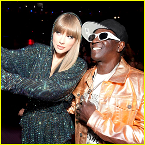 Flavor Flav Wears Taylor Swift Easter Eggs to iHeart Awards, Snaps Selfie With Her!