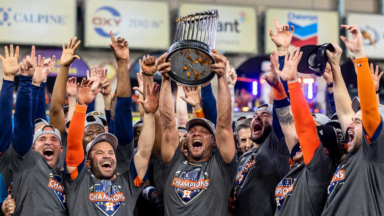https://static01.nyt.com/images/2022/11/05/multimedia/05mlb-worldseries-g6-gamer1-1-2eda/05mlb-worldseries-g6-gamer1-1-2eda-videoSixteenByNineJumbo1600-v2.jpg