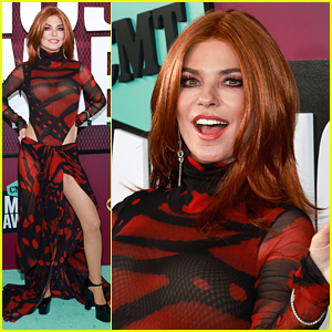 Shania Twain Brings Back Her Red Hair For CMT Music Awards 2023!