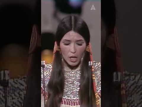 Sacheen Littlefeather refuses to accept the Best Actor Oscar on behalf of Marlon Brando