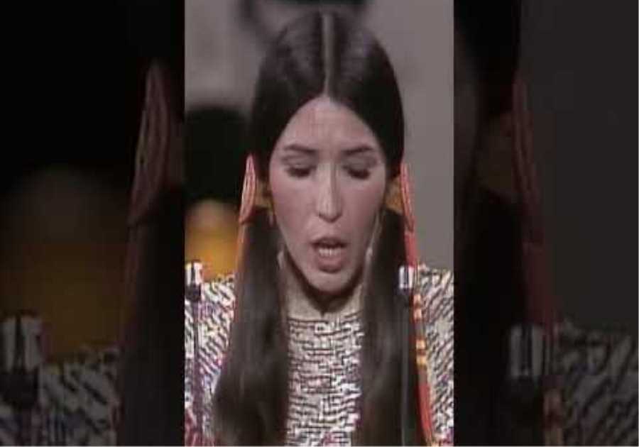 Sacheen Littlefeather refuses to accept the Best Actor Oscar on behalf of Marlon Brando